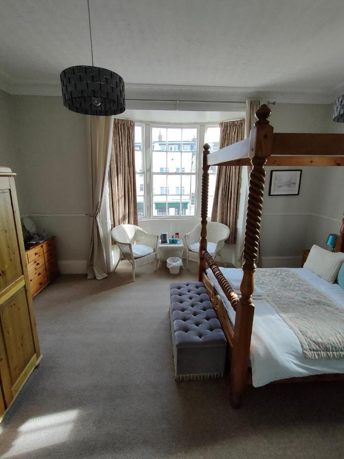 Valentine Guest House Уеймут Екстериор снимка