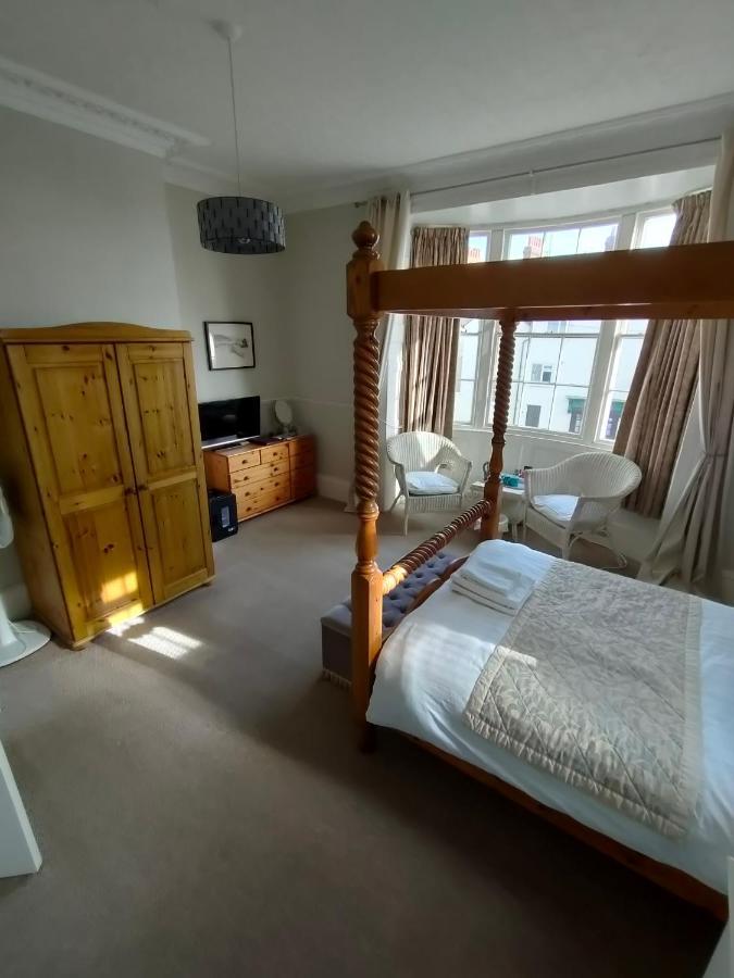 Valentine Guest House Уеймут Екстериор снимка