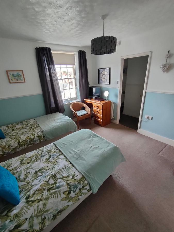 Valentine Guest House Уеймут Екстериор снимка