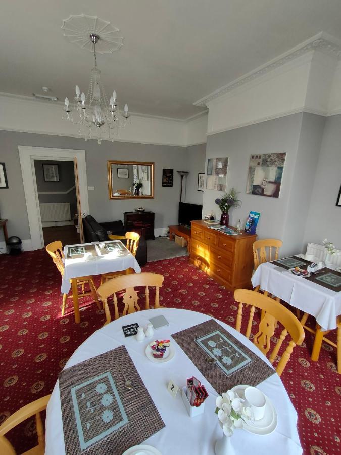Valentine Guest House Уеймут Екстериор снимка