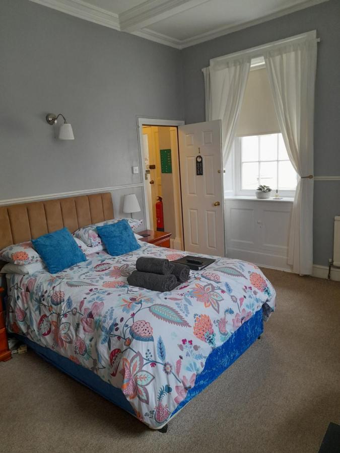 Valentine Guest House Уеймут Екстериор снимка